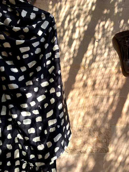 Black White Abstract Dots Prayer Shawl | Bold Khushoo Esdalat